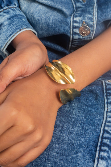 UNIHLC Gold Plated Leaf Cuff Bracelet
