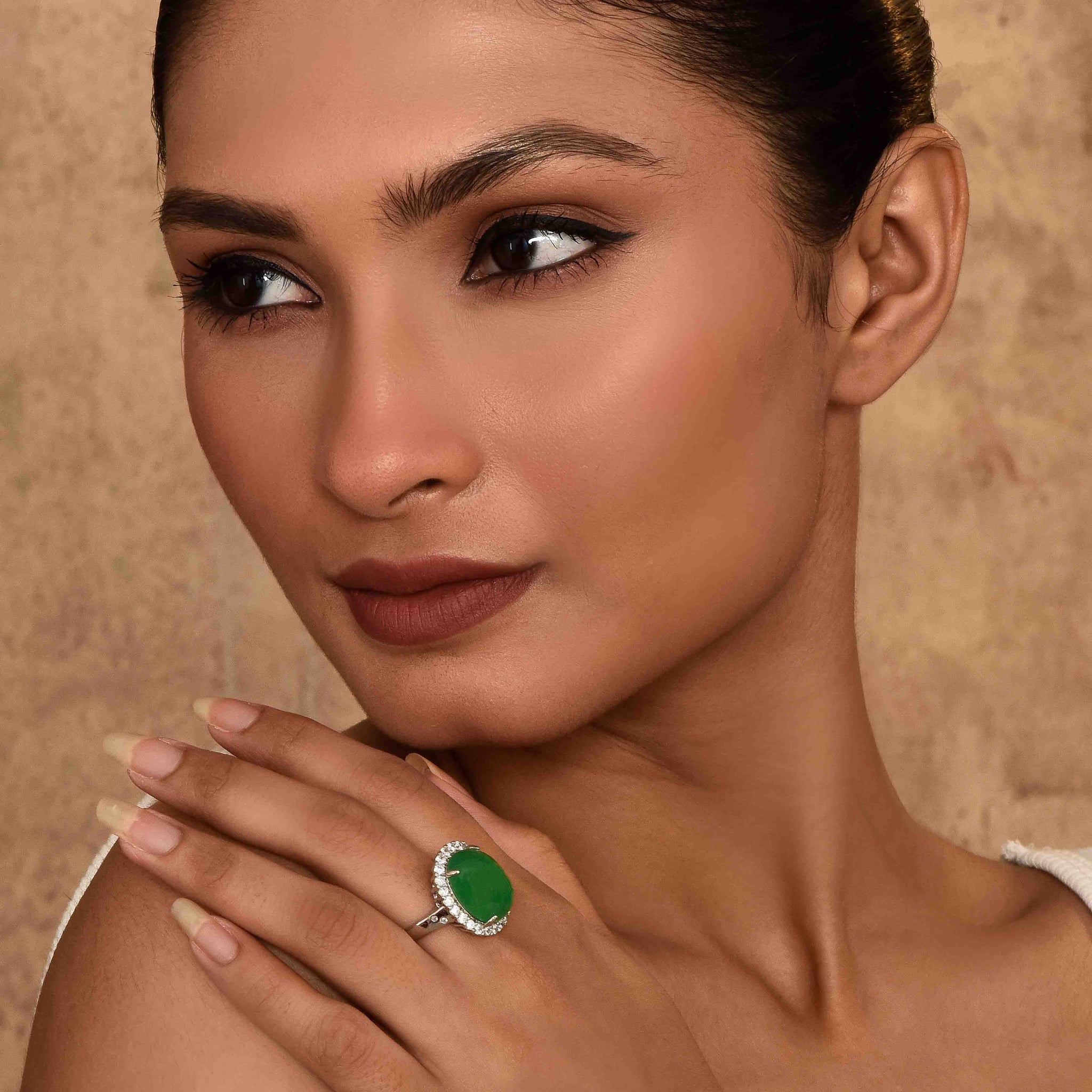 UNIHLC Emerald Oval Ring