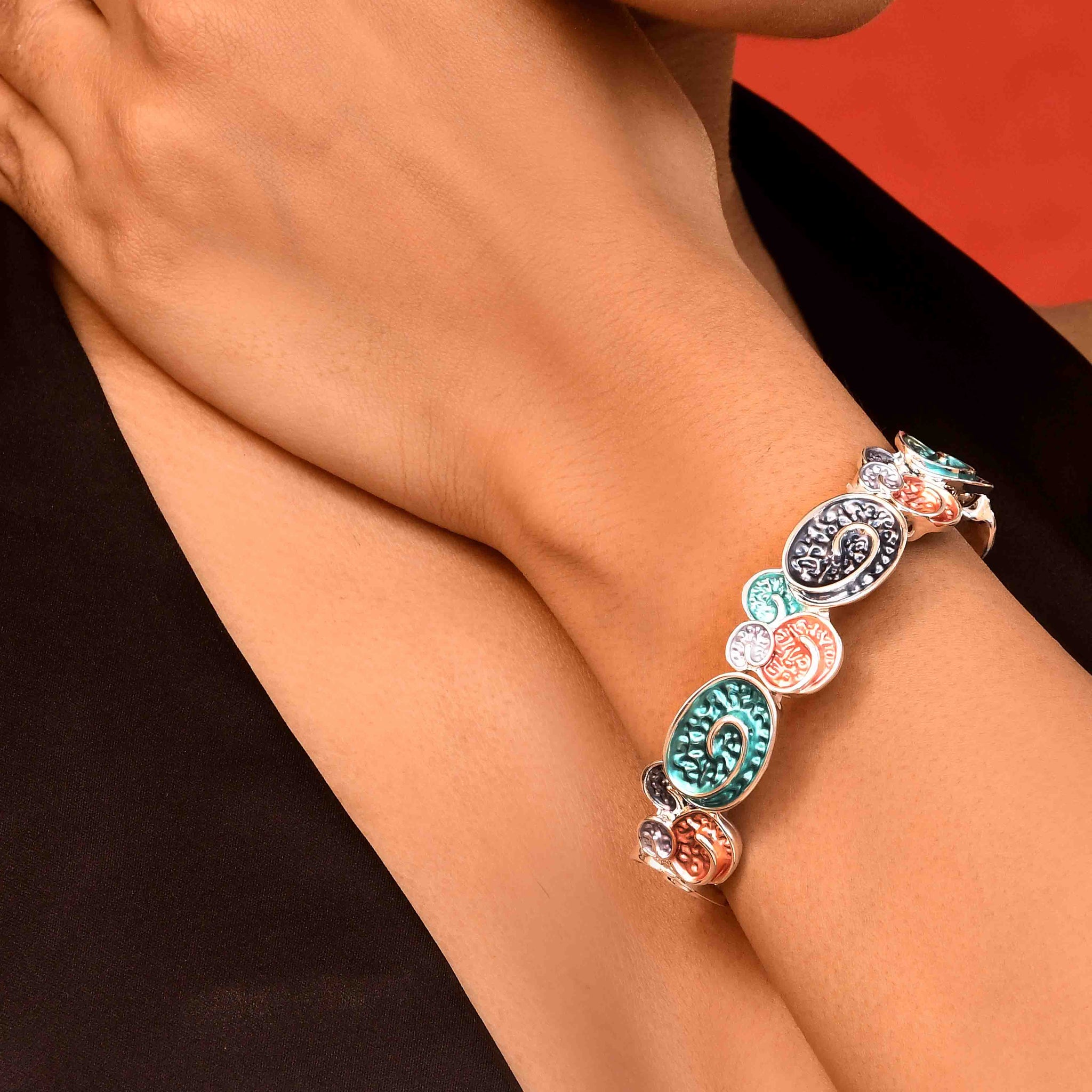 UNIHLC Paisley Twist Bangle