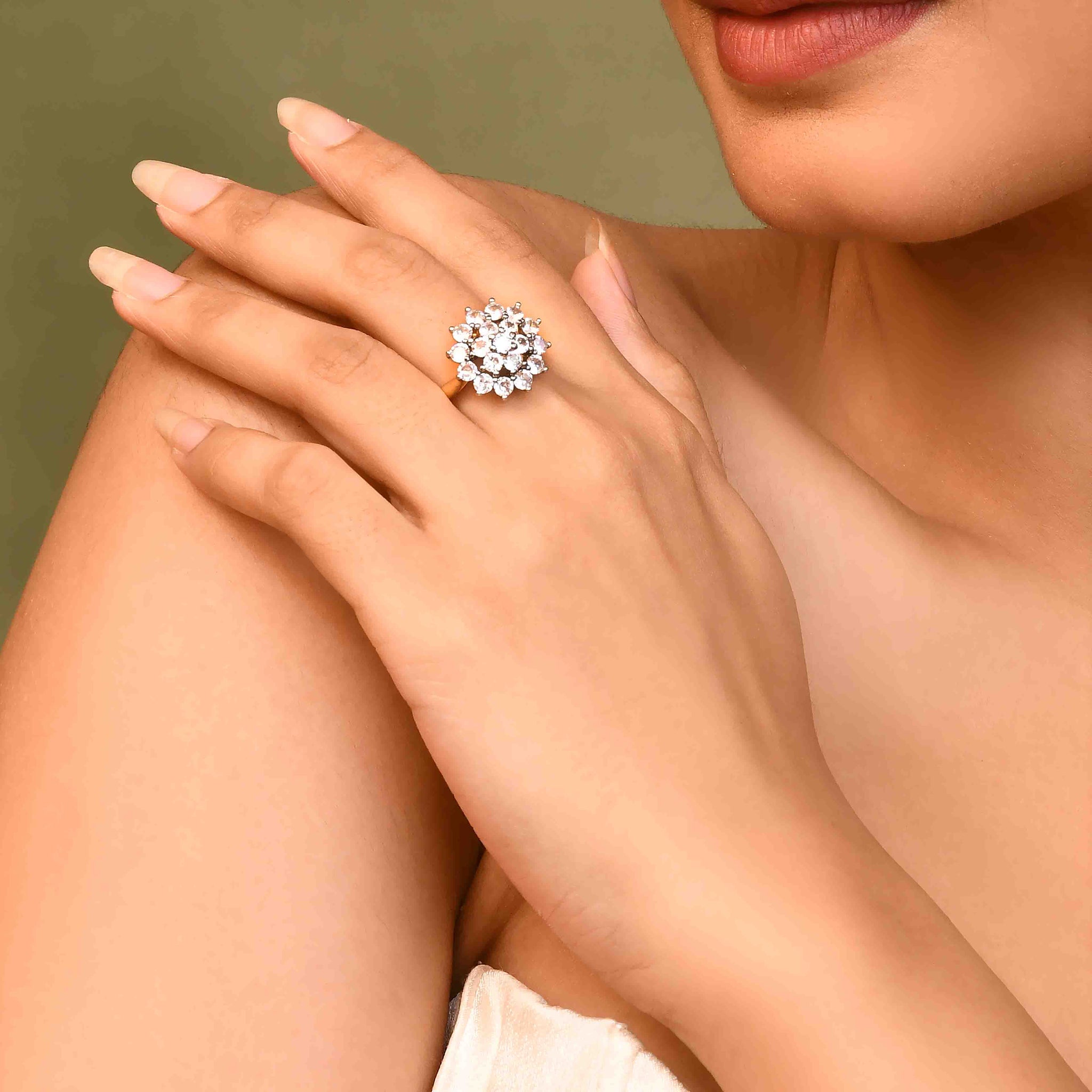 UNIHLC Blossom Ring