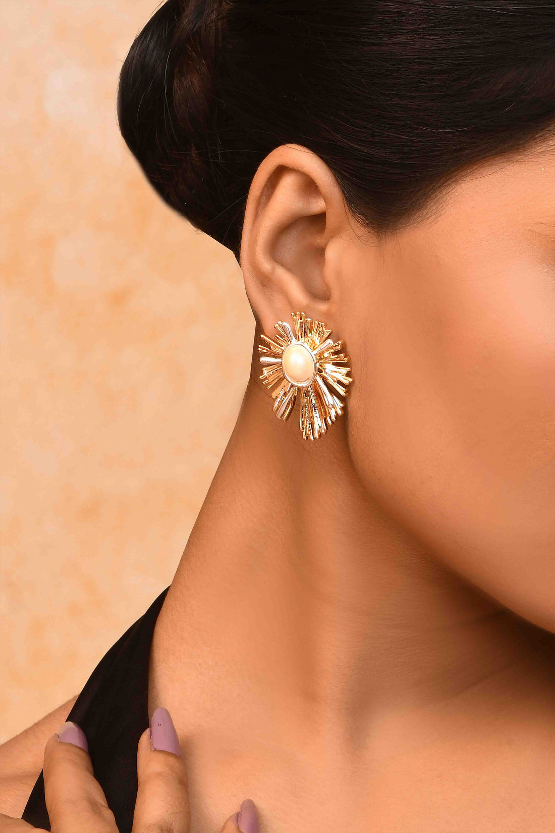 UNIHLC Radiant Pearl Studs