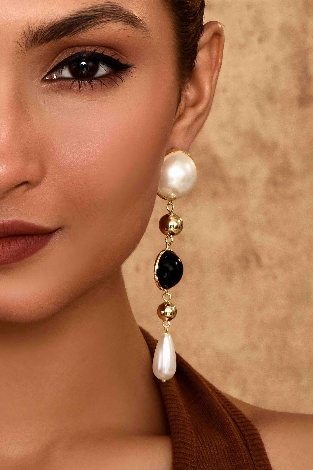 UNIHLC Noir Pearl Drop Earrings