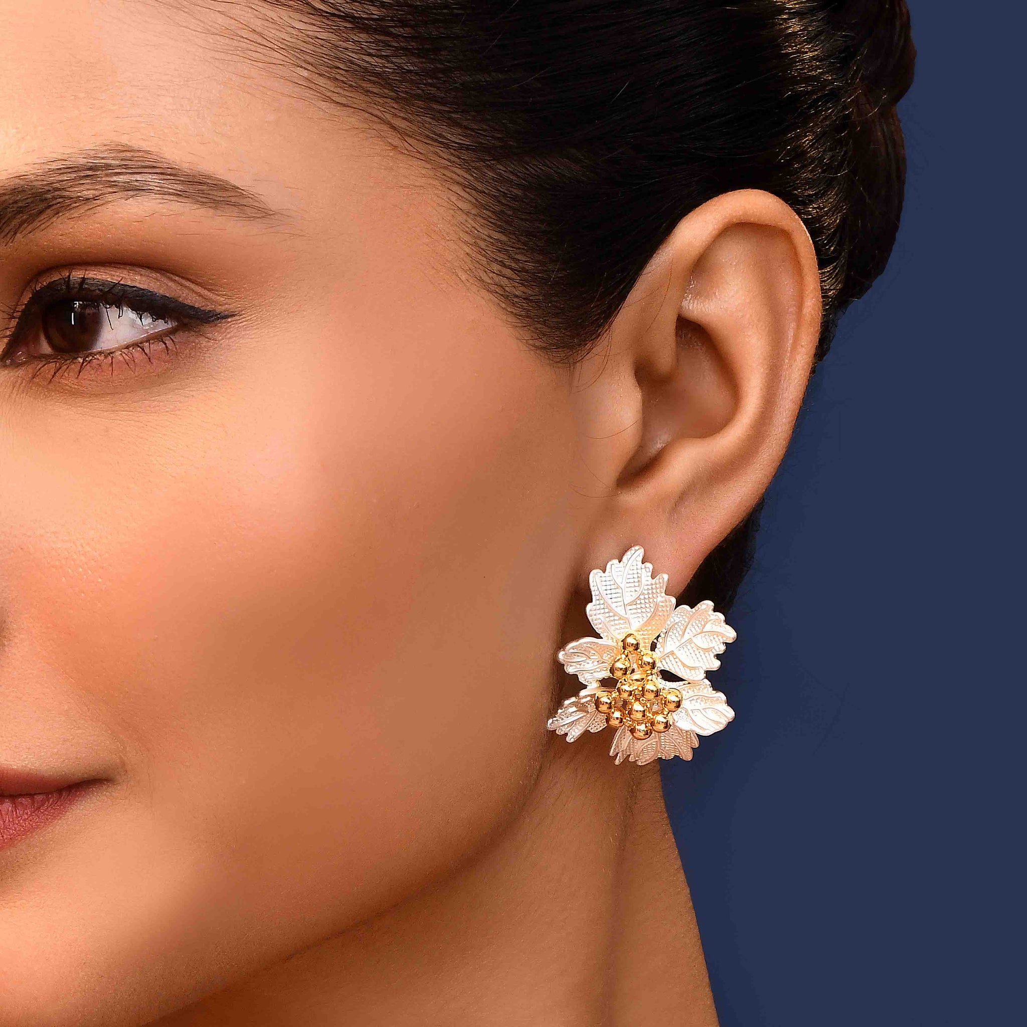 UNIHLC Frosted Leaf Studs