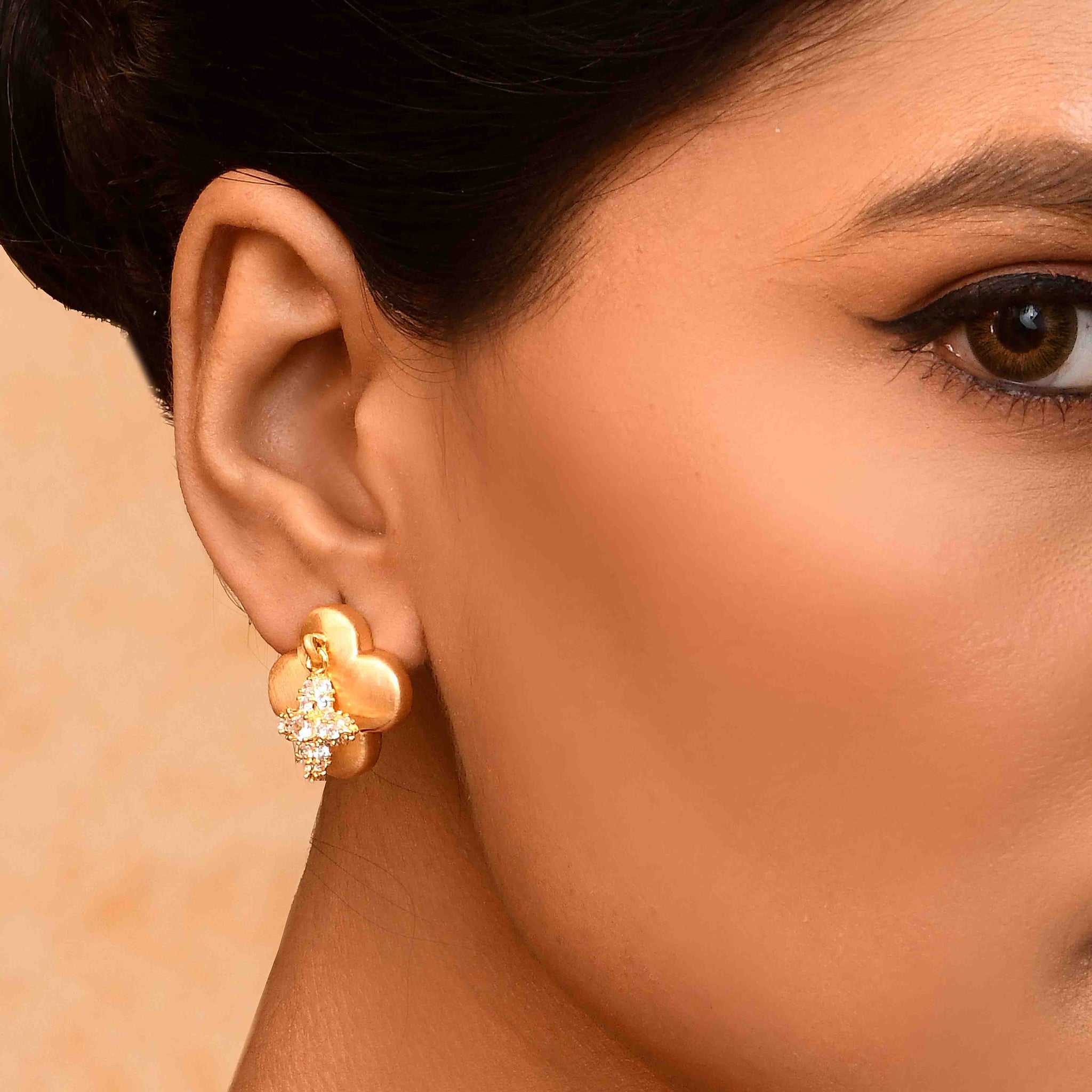 UNIHLC Golden Clover Studs