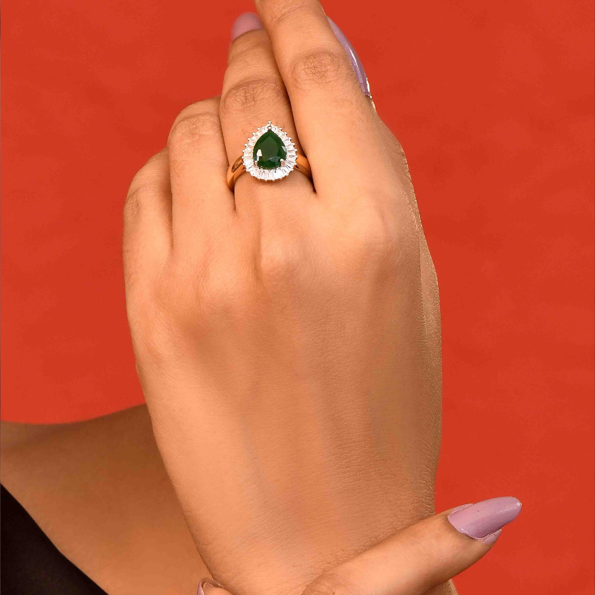 UNIHLC Regal Drop Ring