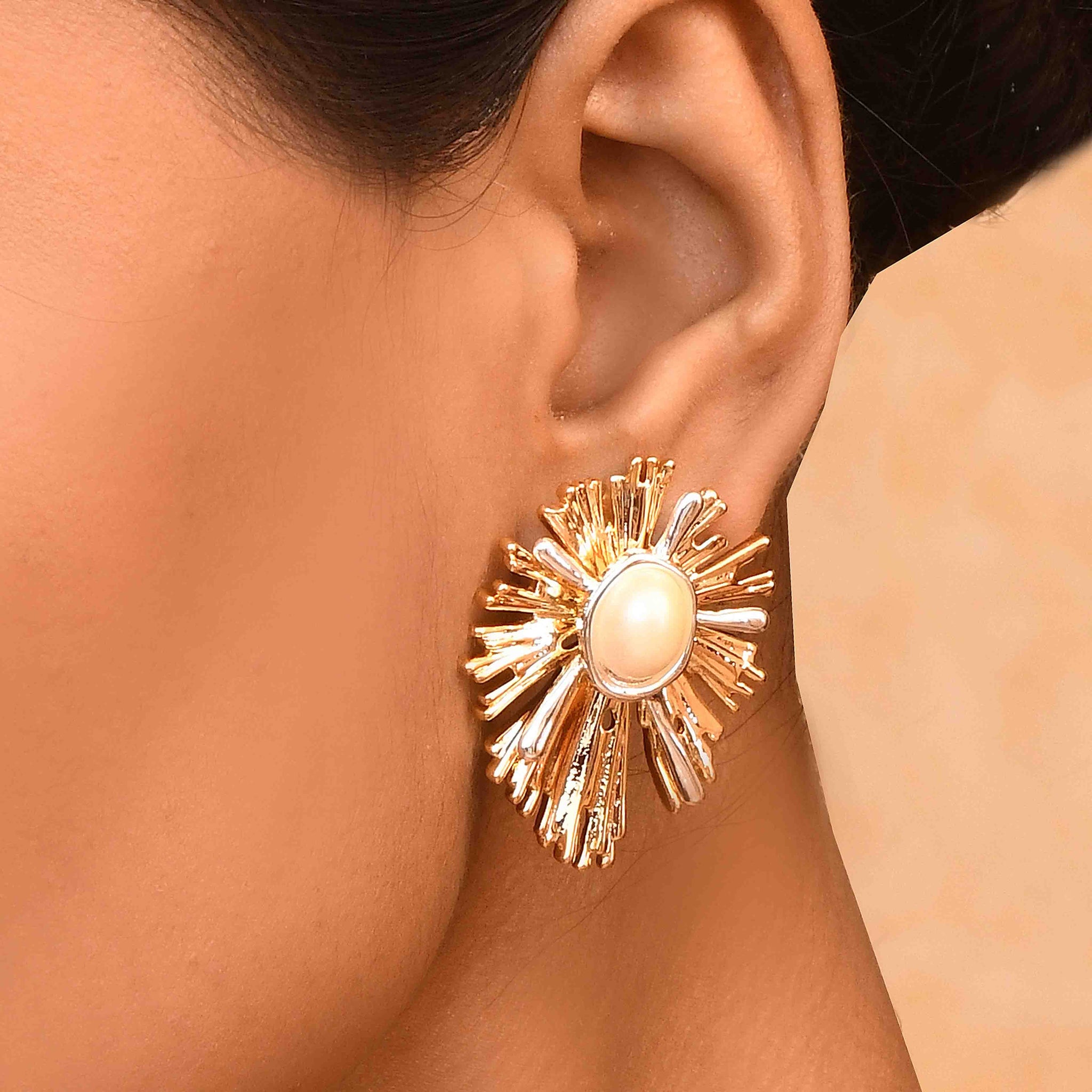 UNIHLC Radiant Pearl Studs