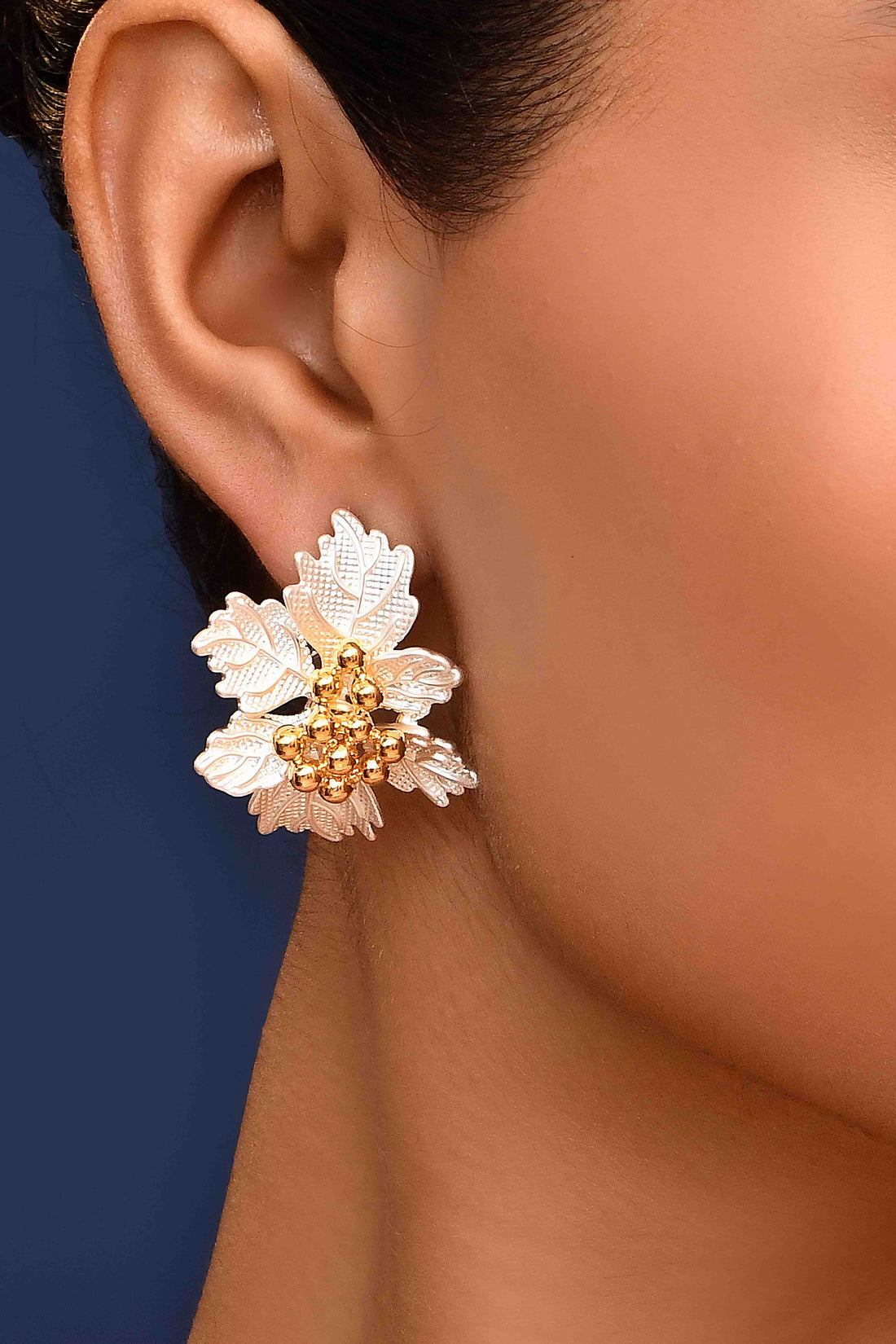 UNIHLC Frosted Leaf Studs