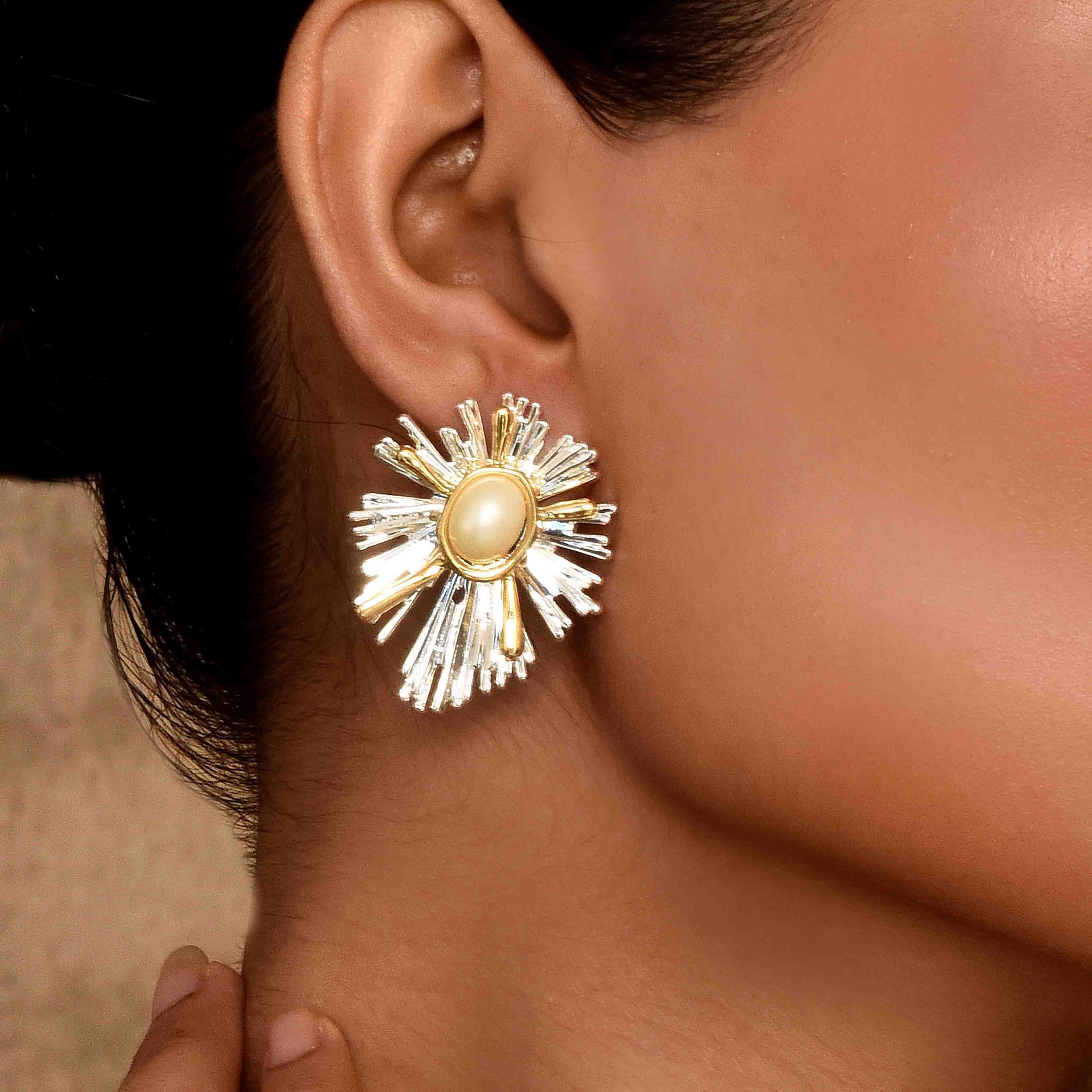 UNIHLC Radiant Pearl Studs
