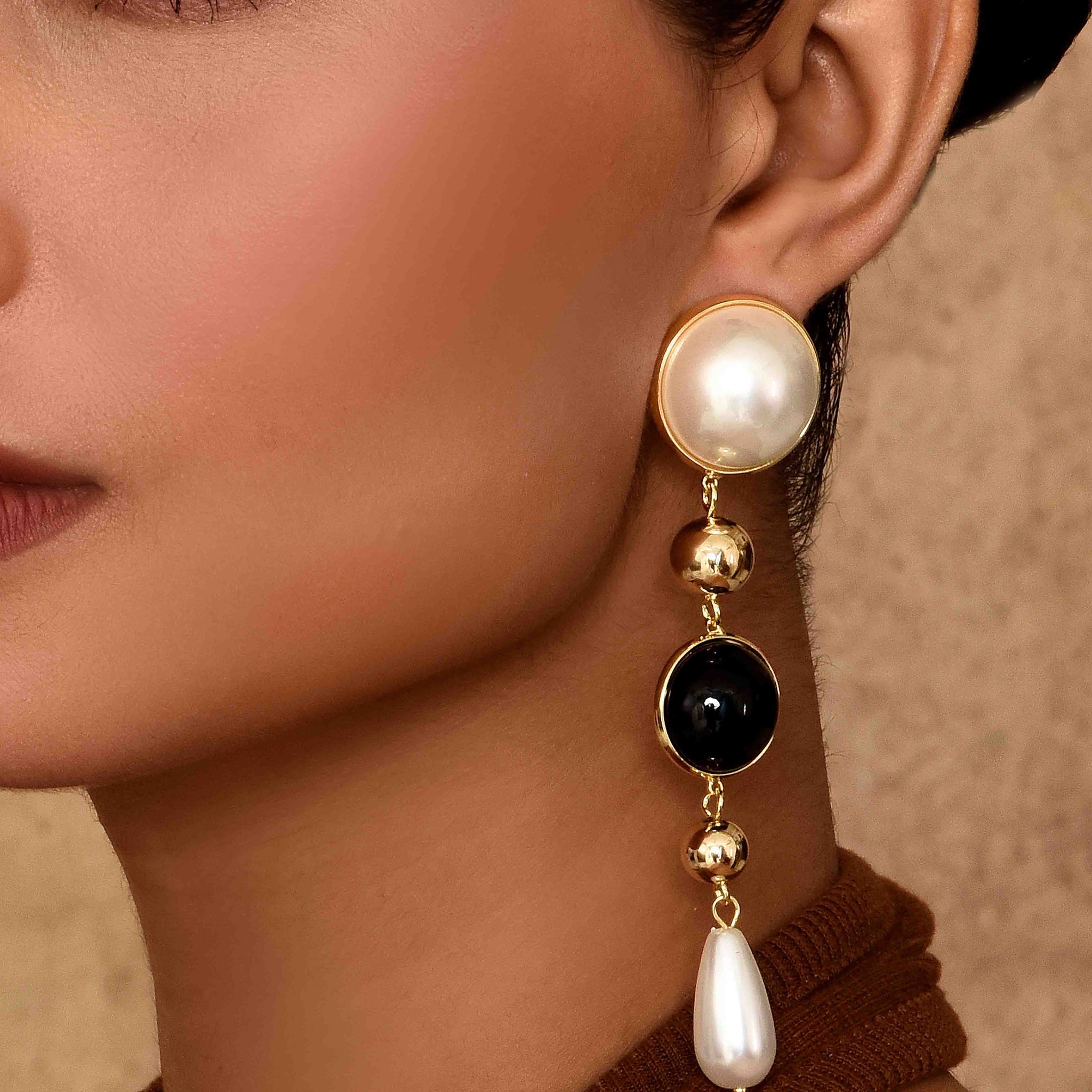 UNIHLC Noir Pearl Drop Earrings