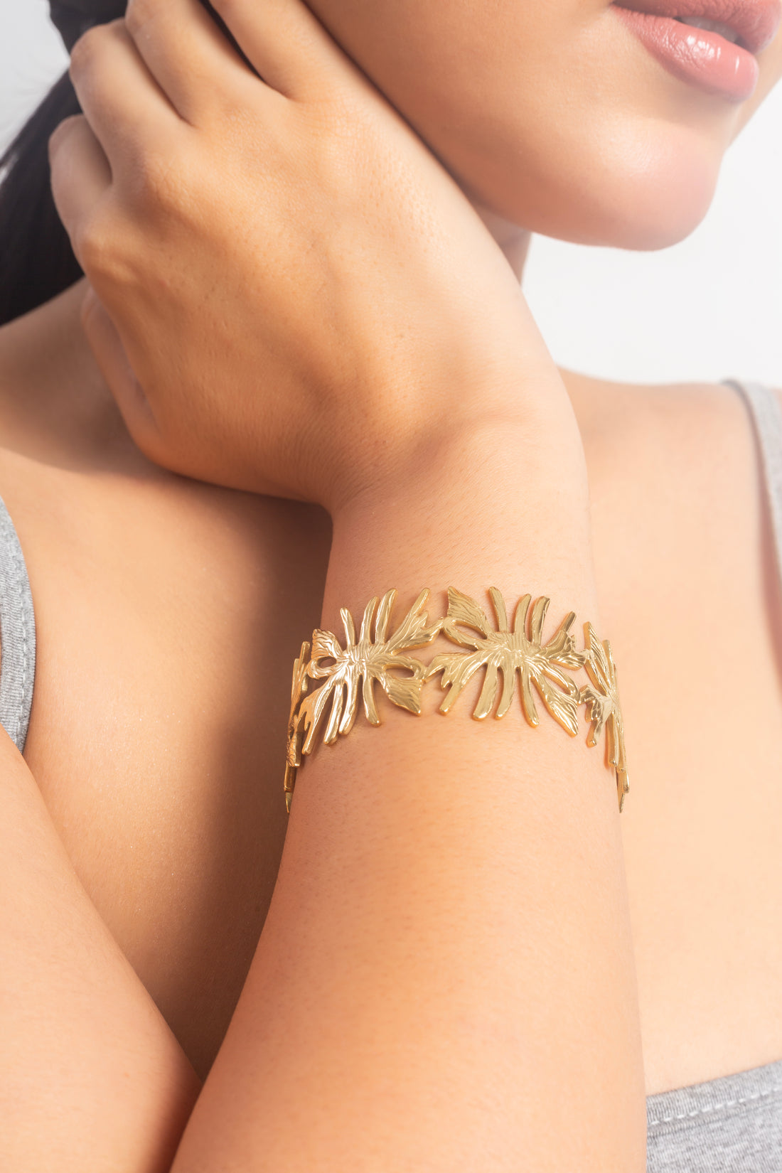 UNIHLC Breites Armband mit goldener Rüsche