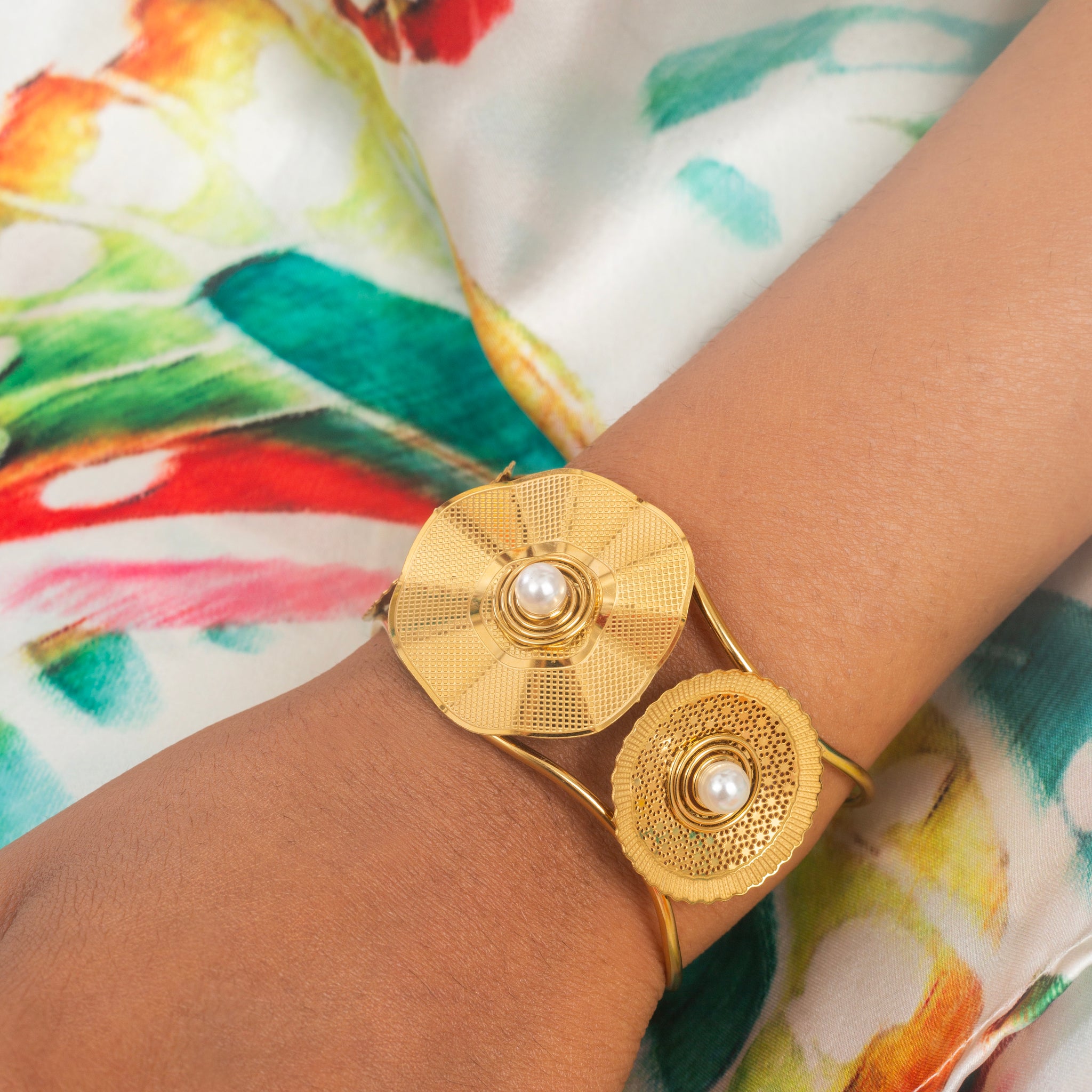 UNIHLC Elegance Pearl Cuff