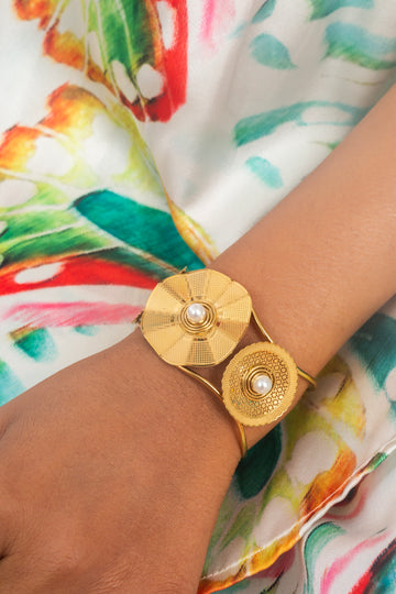 UNIHLC Elegance Pearl Cuff