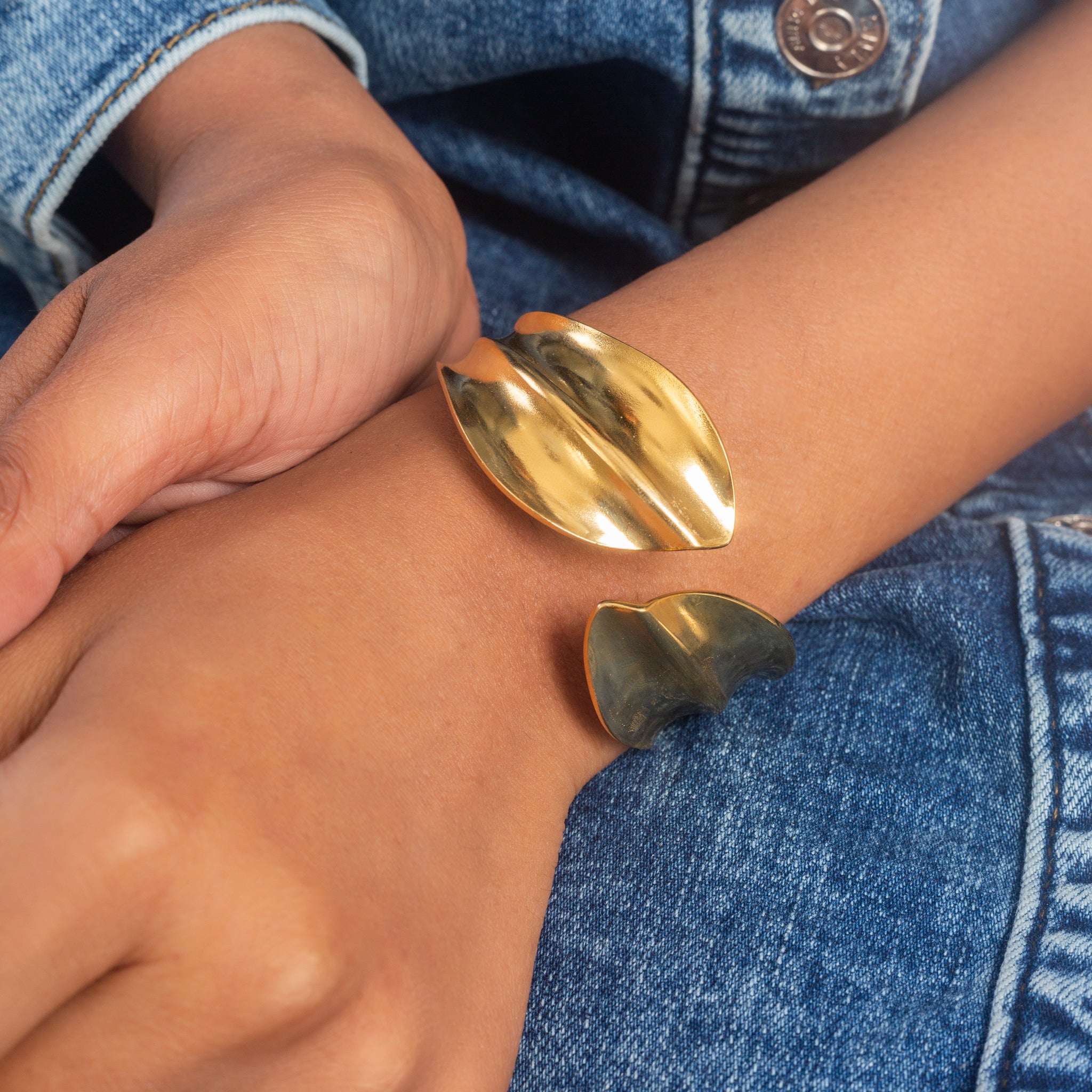 UNIHLC Gold Plated Leaf Cuff Bracelet