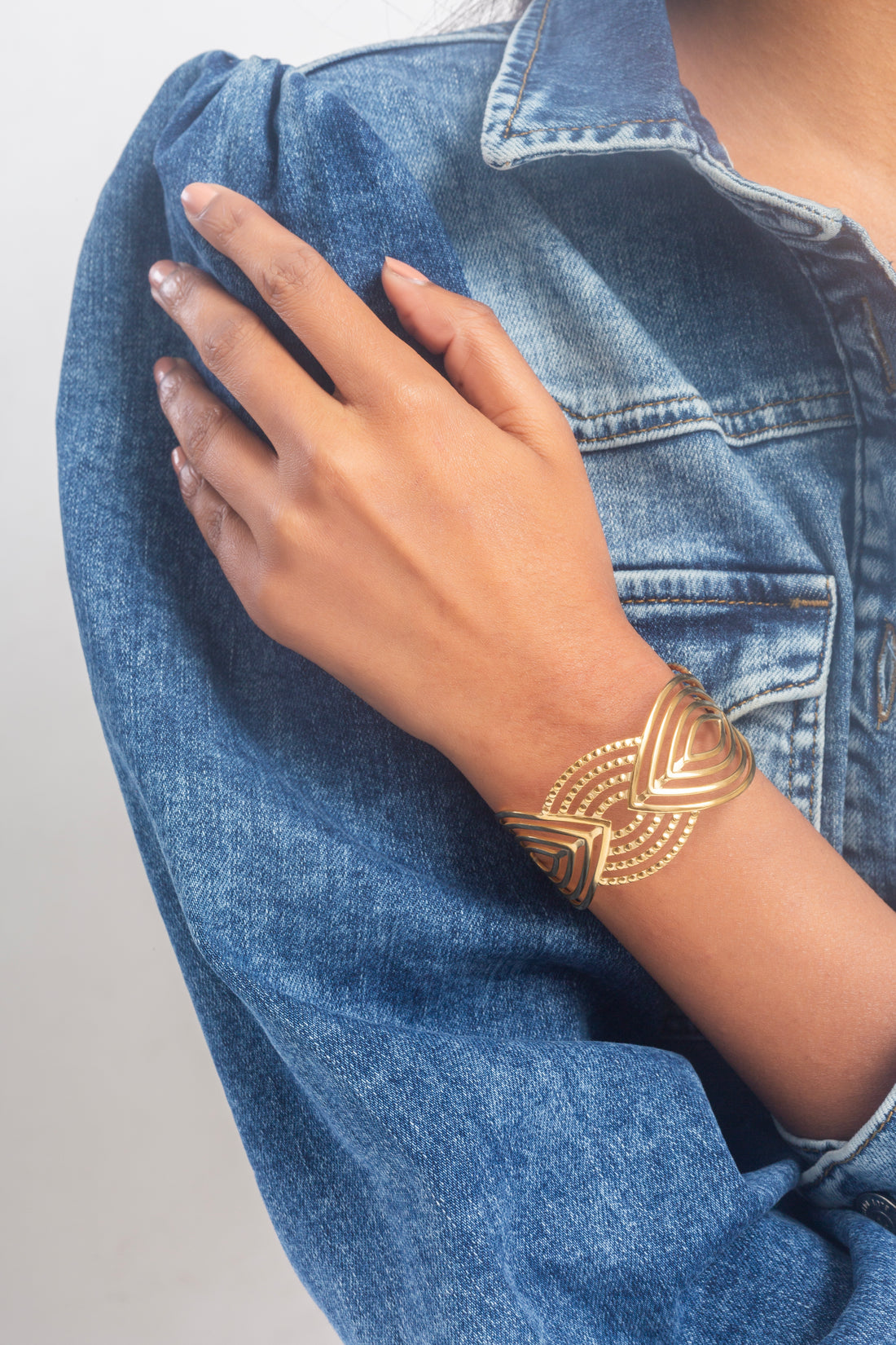 UNIHLC Golden Orbit Cuff Bracelet